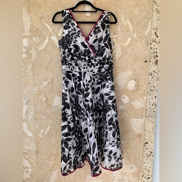 Women’s Casual Dress - Picture 2 of 10